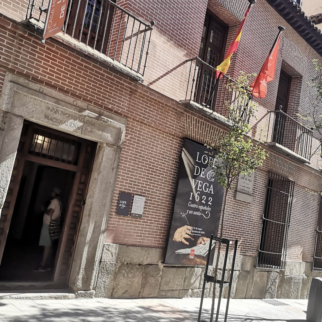 Quieres hacer un viaje literario y de descanso a España?